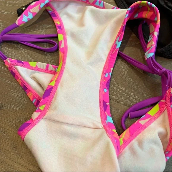 Women’s Colorful Bikini Swimsuit Bundle Set Size M-L - Picture 3 of 12